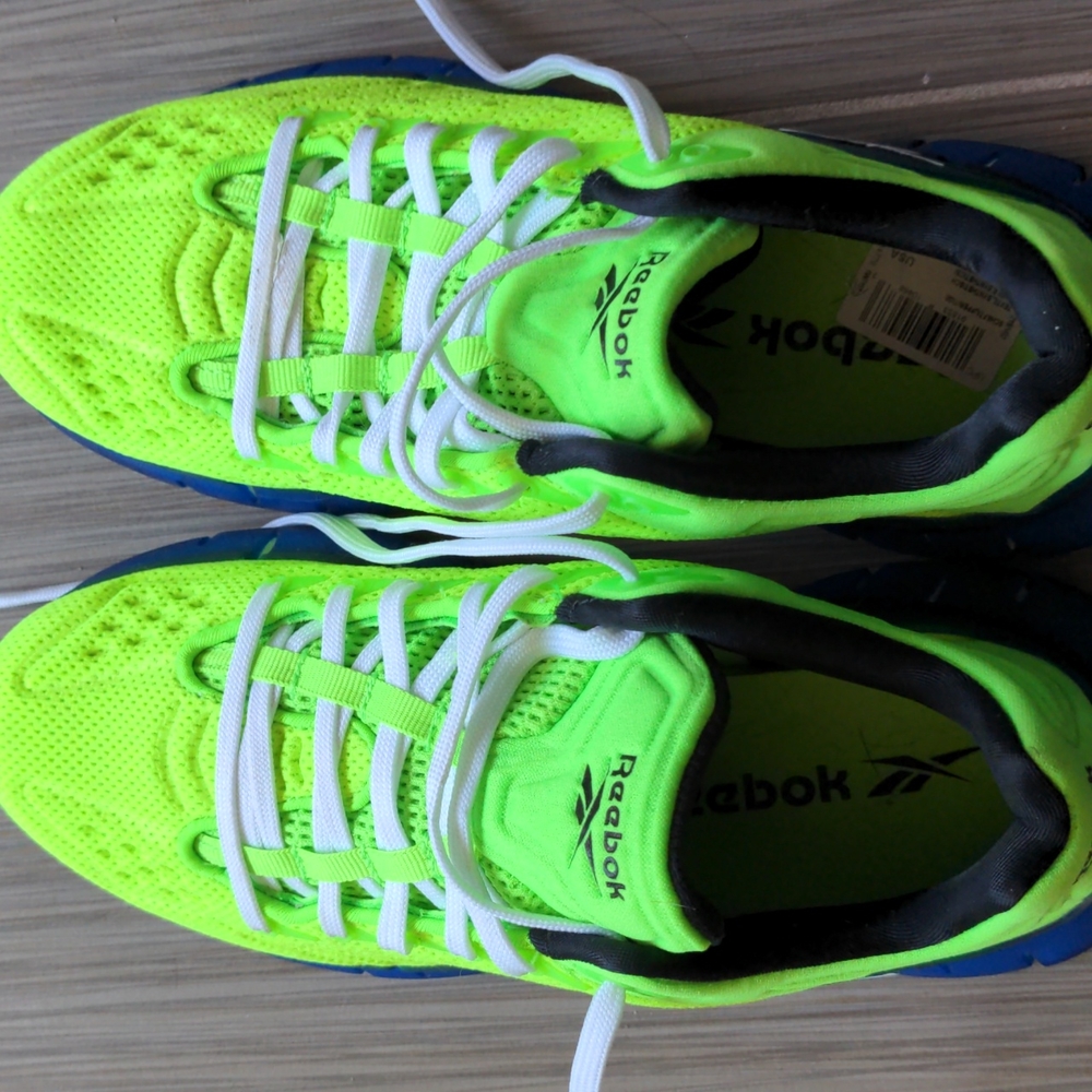 Reebok boys size 4 shoes lime green and blue